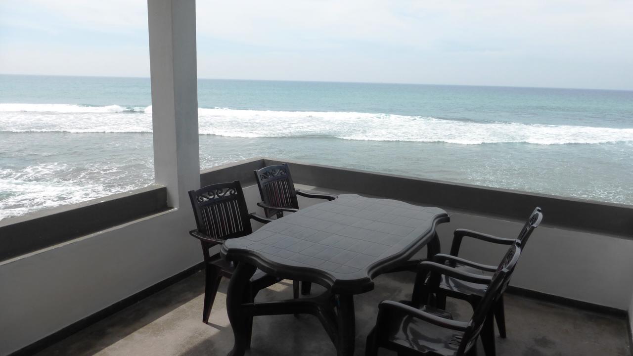 Ocean Reef Hotel ヒッカドゥワ エクステリア 写真