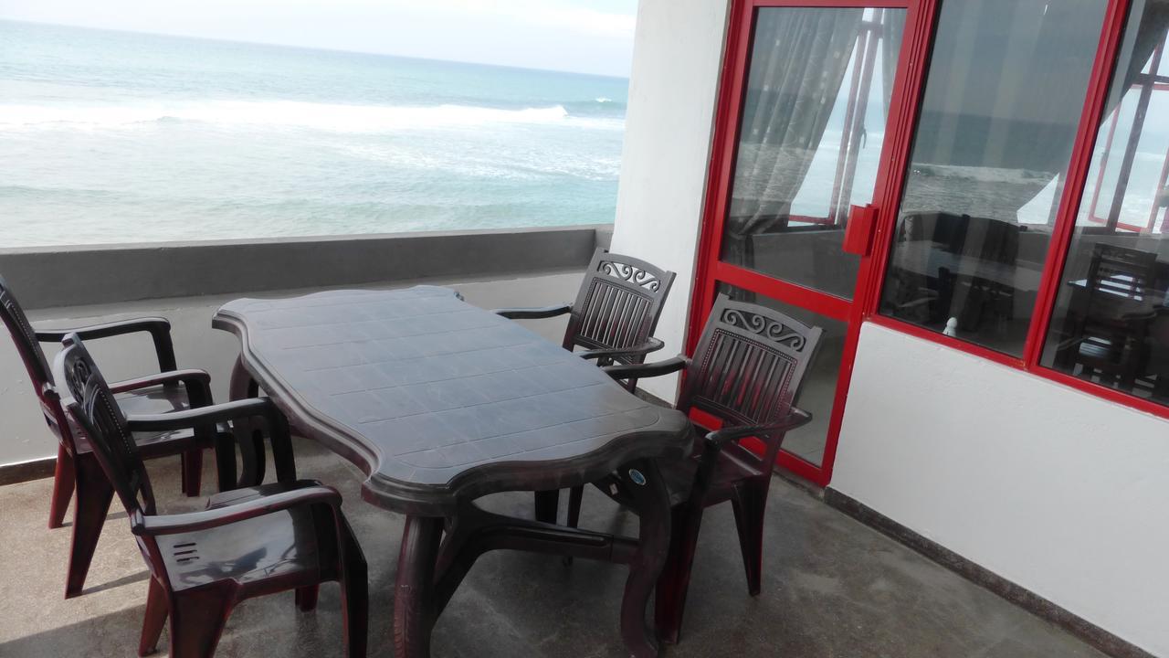 Ocean Reef Hotel ヒッカドゥワ エクステリア 写真